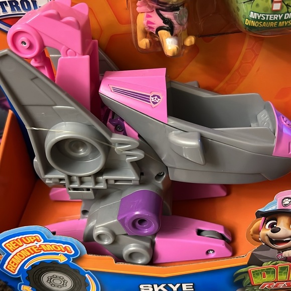 PAW Patrol Dino Rescue SKYE Deluxe Vehicle - Picture 4 of 10